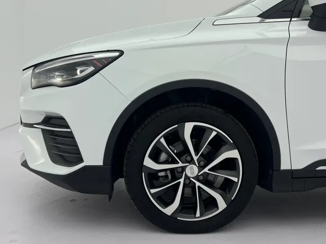 Geely Emgrand S — Фото автомобиля 22