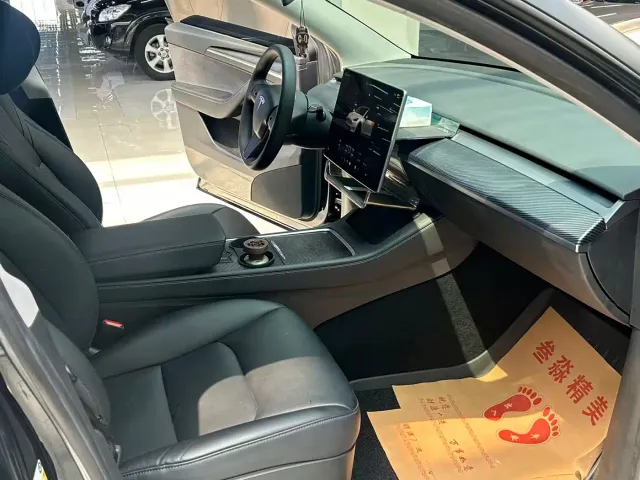 Tesla Model Y — Фото автомобиля 7