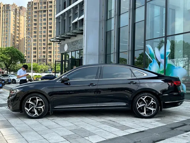 Volkswagen Passat — Фото автомобиля 3