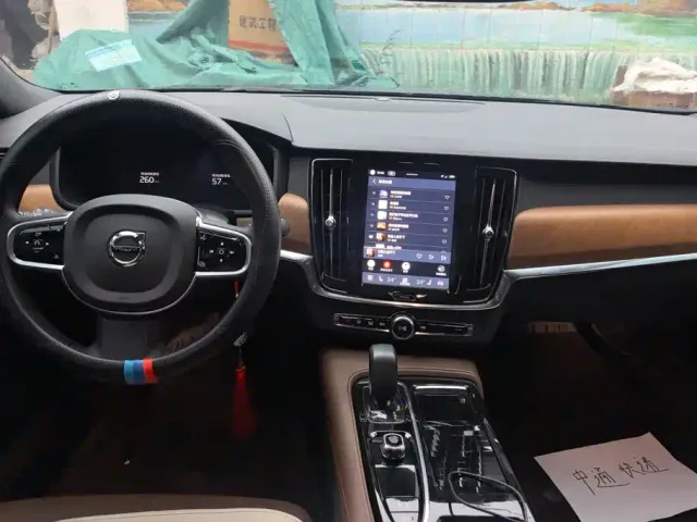 Volvo S90 — Фото автомобиля 12