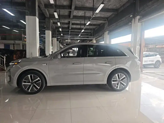 Li Auto L6 — Фото автомобиля 3