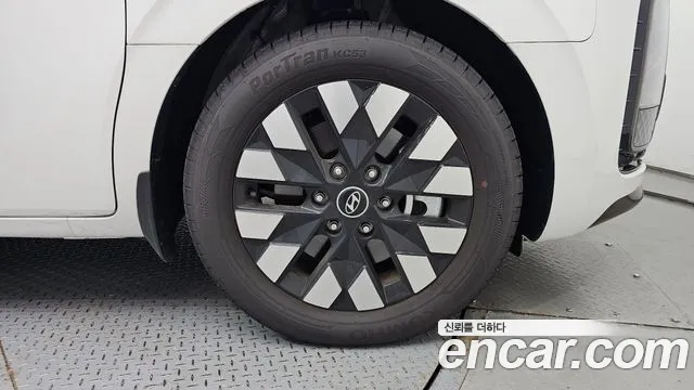 Hyundai Staria Staria 4WD Lounge 9 мест — Фото автомобиля 4