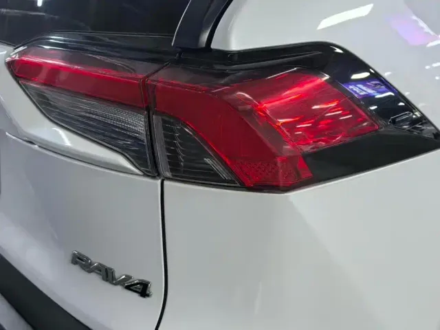 Toyota RAV4 — Фото автомобиля 18