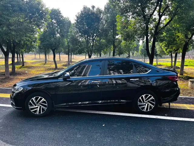 Volkswagen Lavida — Фото автомобиля 8