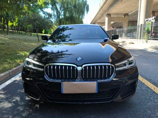 BMW 5 Series — Фото автомобиля 3