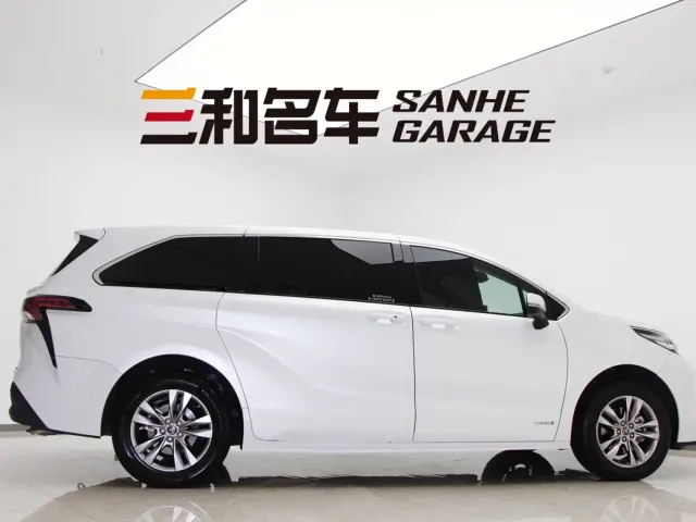 Toyota Sienna — Фото автомобиля 4
