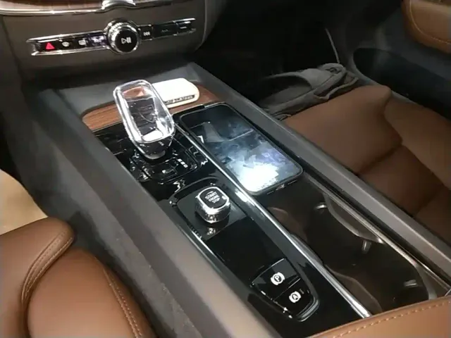 Volvo XC60 — Фото автомобиля 13