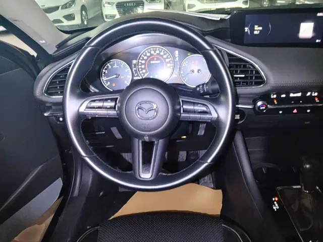 Mazda Axela — Фото автомобиля 10