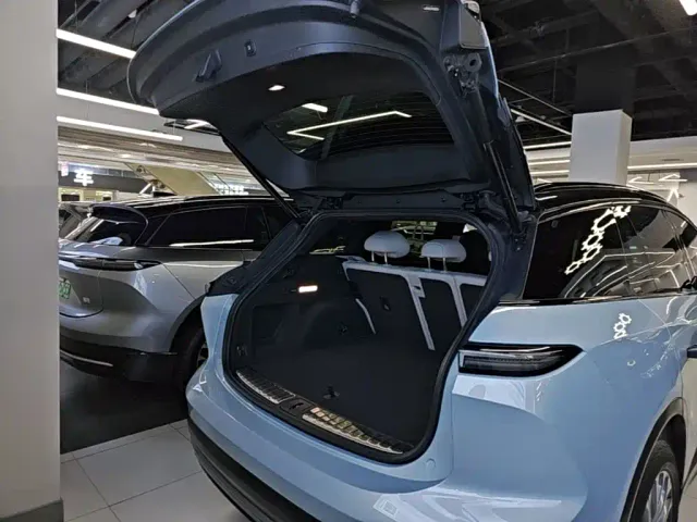 Nio ES6 — Фото автомобиля 18