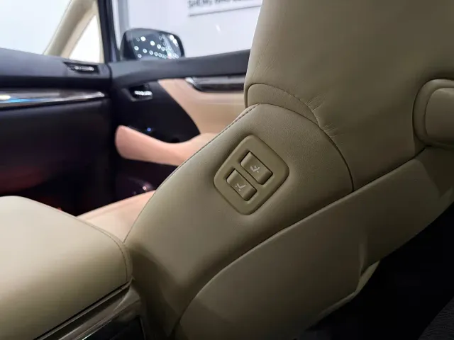 Toyota Alphard — Фото автомобиля 25