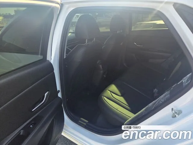 Hyundai AVANTE Новый Avante (CN7) — Фото автомобиля 10