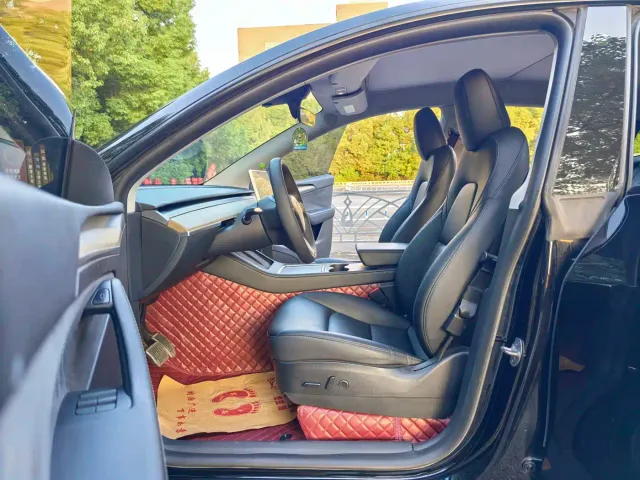 Tesla Model Y — Фото автомобиля 12