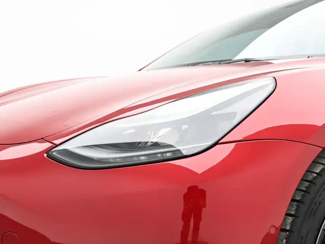 Tesla Model 3 — Фото автомобиля 10