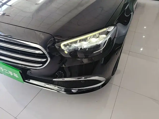 Mercedes-Benz E-Class — Фото автомобиля 23