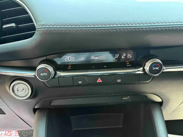 Mazda Axela — Фото автомобиля 9