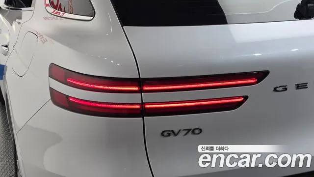 Genesis GV70 — Фото автомобиля 8