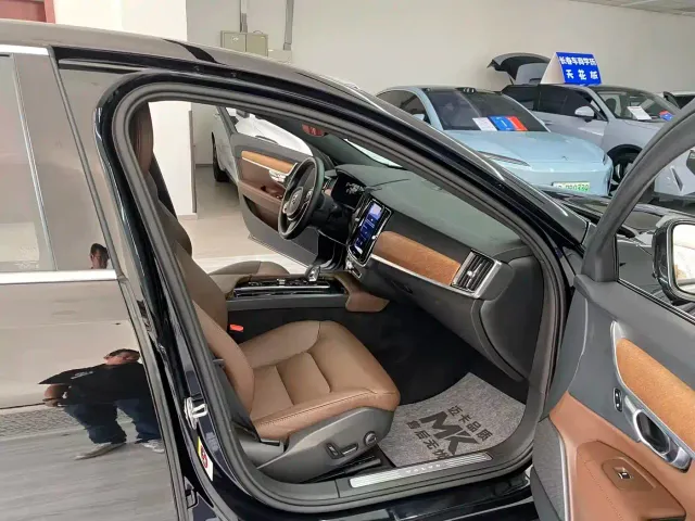 Volvo Volvo S90 2022 B5 Momentum Luxury Edition — Фото автомобиля 6