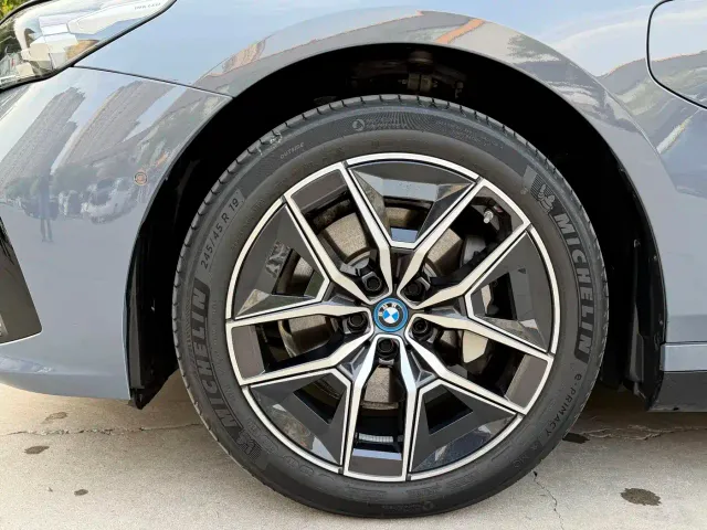 BMW i5 — Фото автомобиля 18