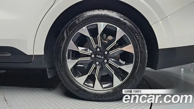 Kia Carnival Generation 4 — Фото автомобиля 6