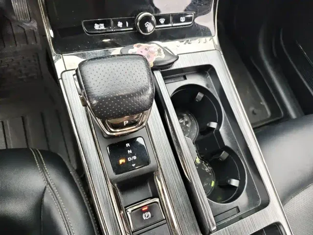 Roewe RX5 — Фото автомобиля 10