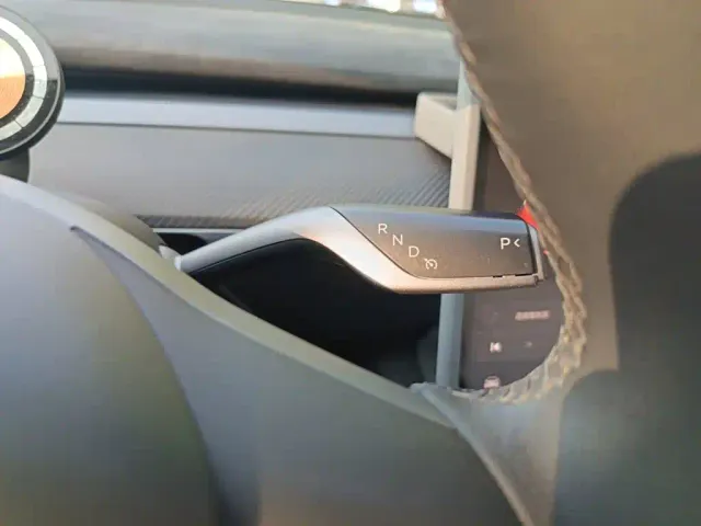 Tesla Model 3 — Фото автомобиля 15