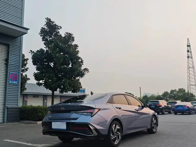 Hyundai Elantra — Фото автомобиля 5