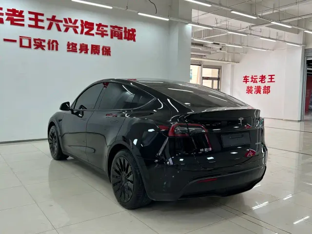 Tesla Model Y — Фото автомобиля 15