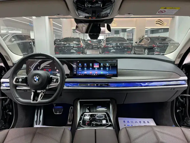 BMW 7 Series — Фото автомобиля 11