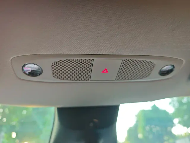 Tesla Model Y — Фото автомобиля 16