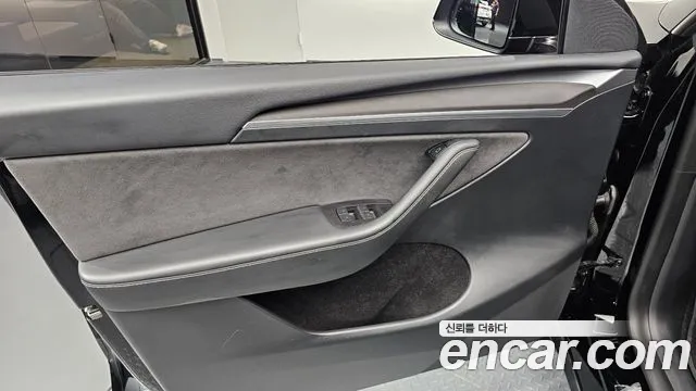 Tesla Model Y — Фото автомобиля 13