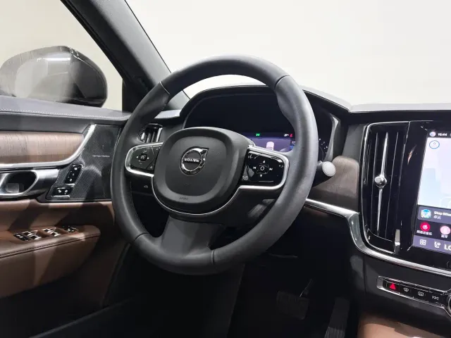 Volvo S90 — Фото автомобиля 12