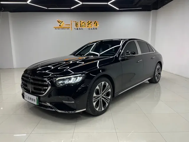 Фотография автомобиля — Mercedes-Benz E-Class