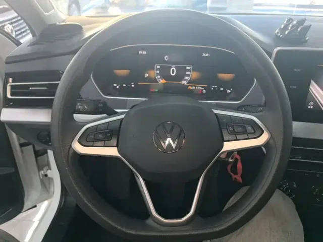 Volkswagen Lavida — Фото автомобиля 10