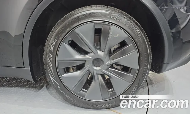 Tesla Model Y — Фото автомобиля 6