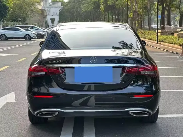 Mercedes-Benz E-Class — Фото автомобиля 3