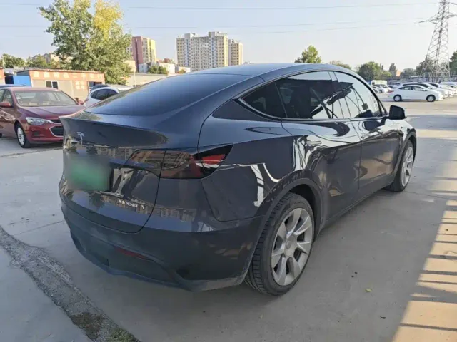 Tesla Model Y — Фото автомобиля 6