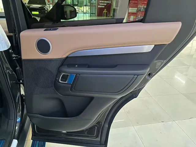 Land Rover Discovery — Фото автомобиля 28