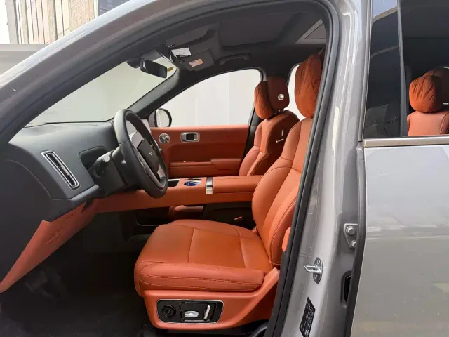 Li Auto L9 — Фото автомобиля 11