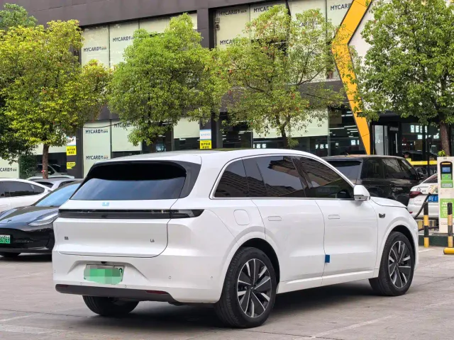 Li Auto L6 — Фото автомобиля 16