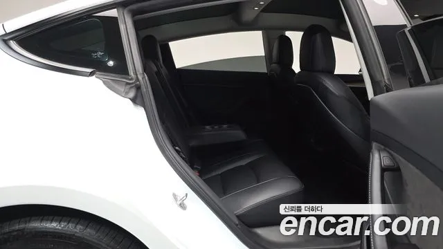 Tesla Model 3 — Фото автомобиля 17