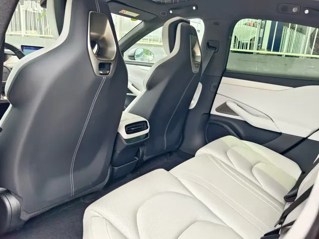 Xiaomi SU7 — Фото автомобиля 17