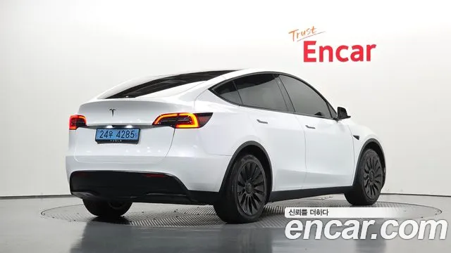 Tesla Model Y — Фото автомобиля 2