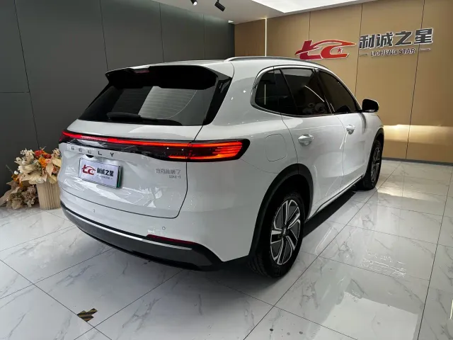 Geely Galaxy Starship 7 EM-i — Фото автомобиля 6