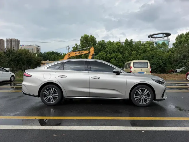 Geely Emgrand — Фото автомобиля 4