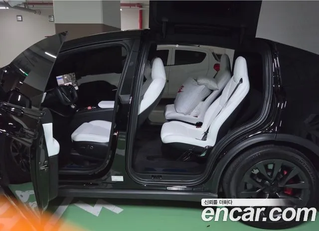 Tesla Model X — Фото автомобиля 3