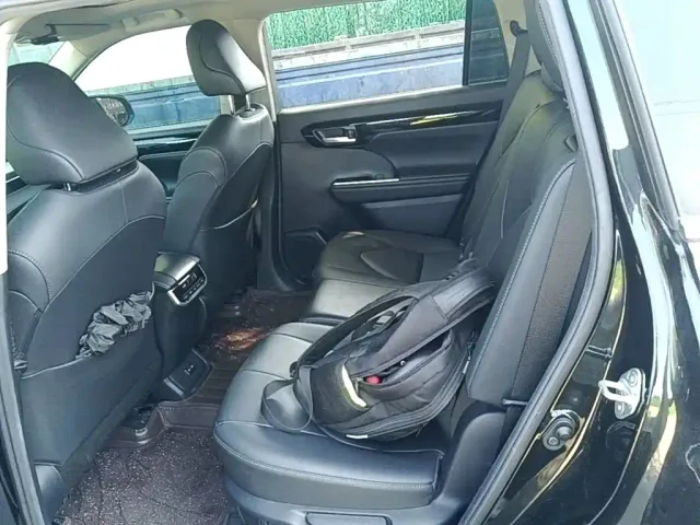 Toyota Highlander — Фото автомобиля 16