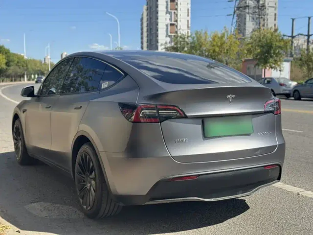 Tesla Model Y — Фото автомобиля 6