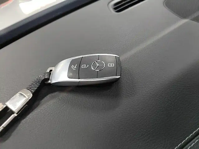 Mercedes-Benz EQB — Фото автомобиля 16