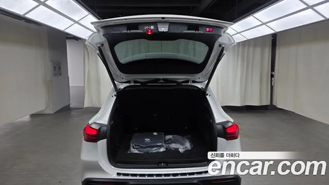 Mercedes-Benz EQA — Фото автомобиля 17