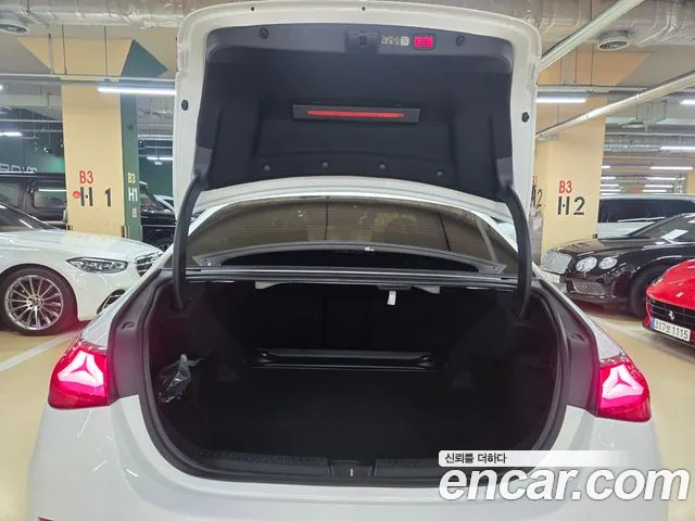 Mercedes-Benz E-Class — Фото автомобиля 16
